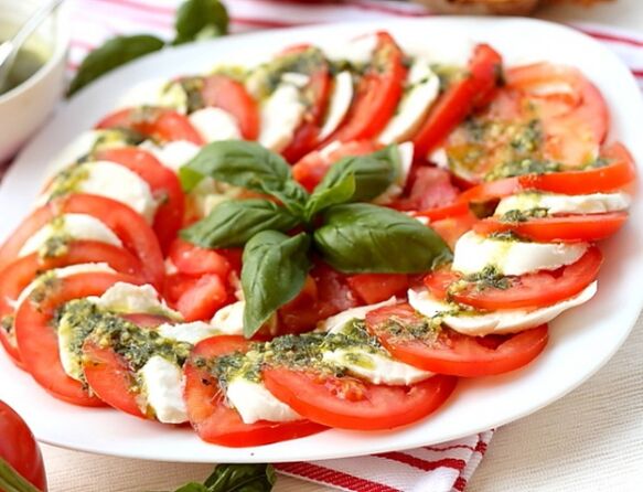 Caprese je vynikajúcim predjedlom pre tých, ktorí dodržiavajú stredomorskú stravu.